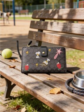 Coach Black Signature Canvas Snoopy Peanuts Zip Wallet